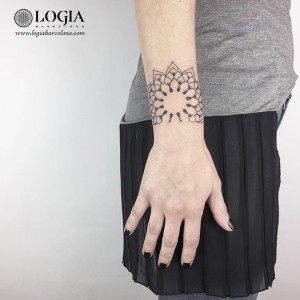 tatuaje-muñeca-mandala-logiabarcelona-ana-godoy   